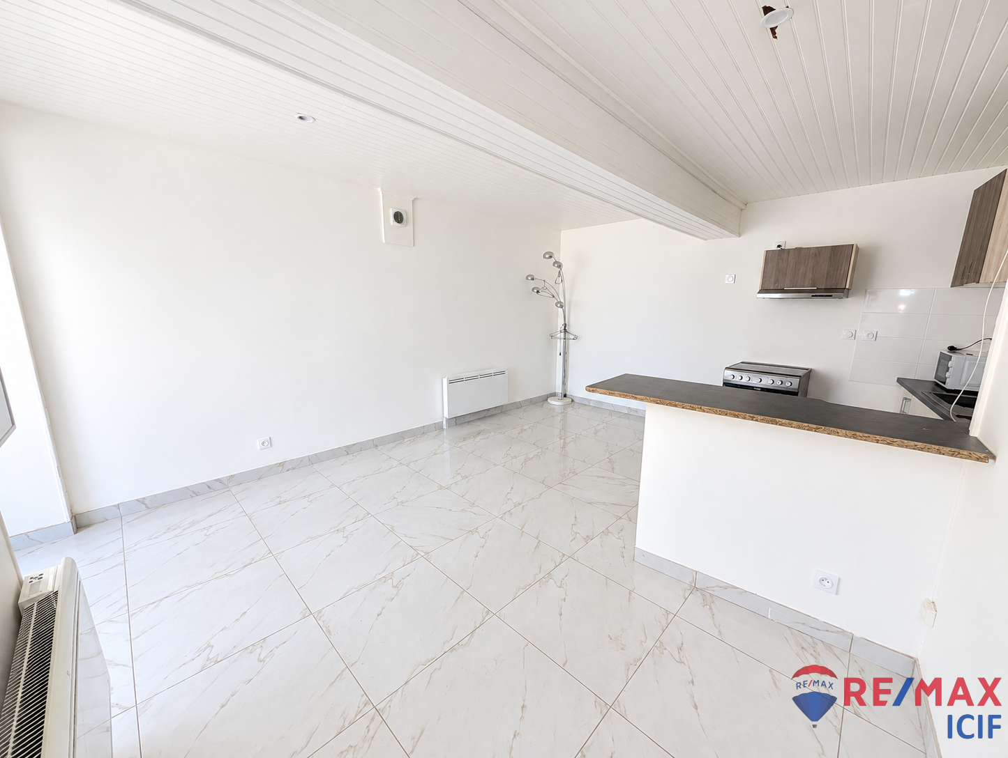 MAISON DE VILLE DE 51,86 m2- VAULX-MILIEU